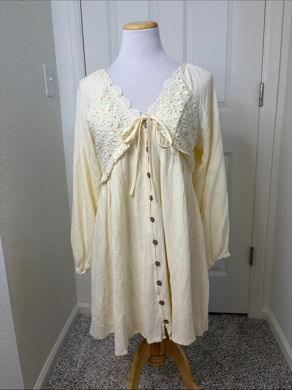 Listicle Cream Lace-Trim Button-Front Dress